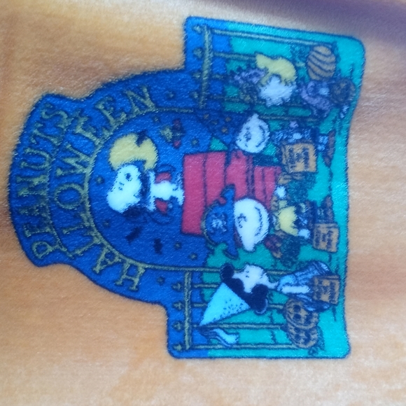 Snoopy Halloween throw - Picture 2 of 3